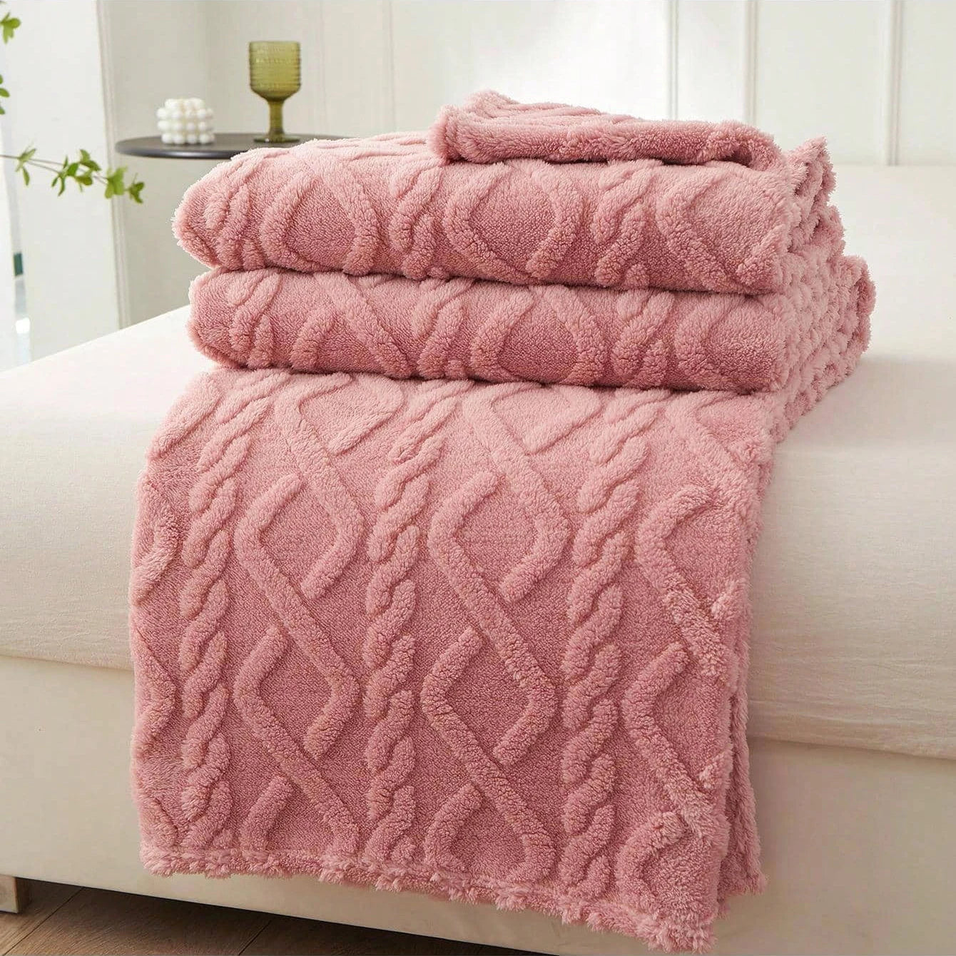 1pc Coral Fleece, Lightweight & Multi-Purpose Blanket