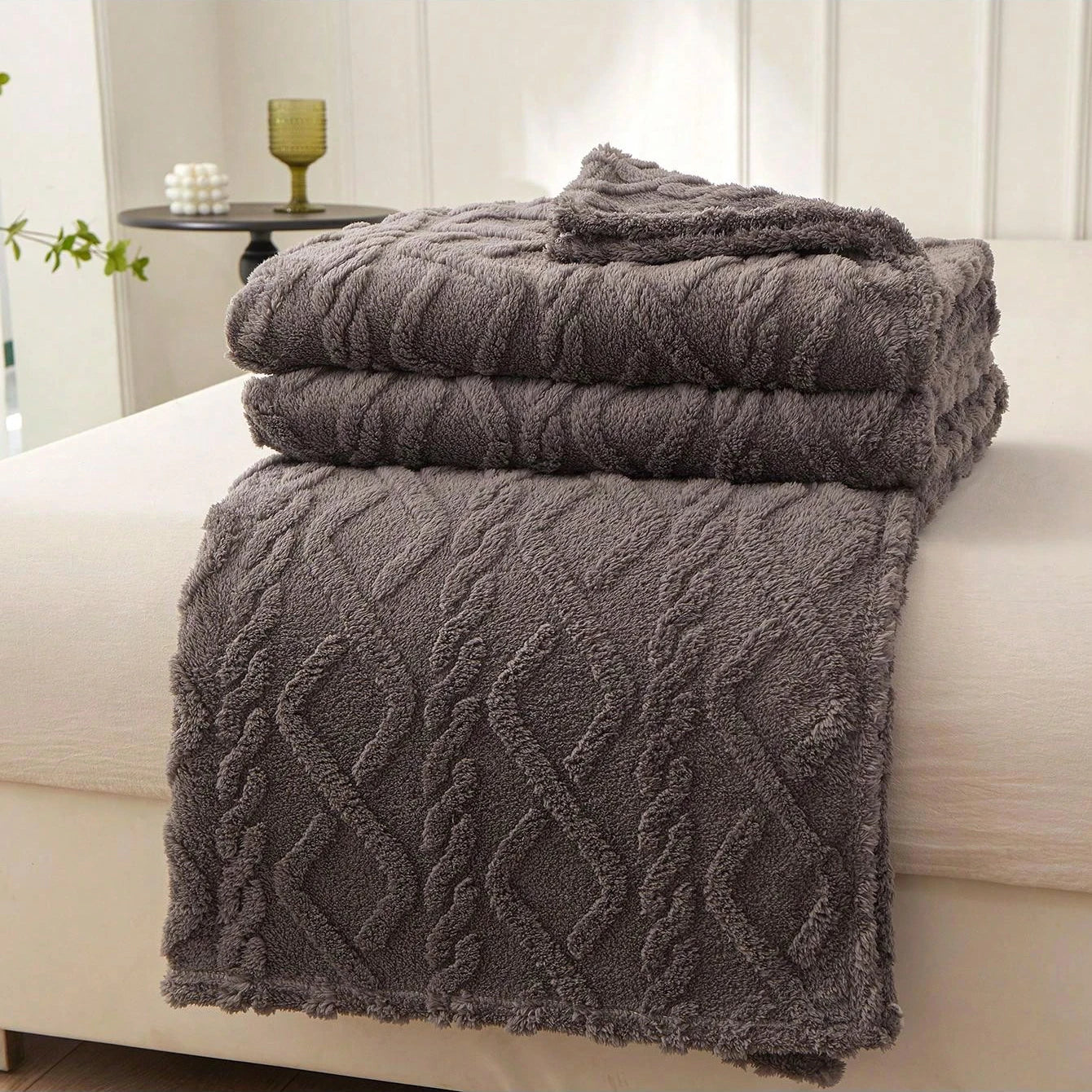 1pc Coral Fleece, Lightweight & Multi-Purpose Blanket